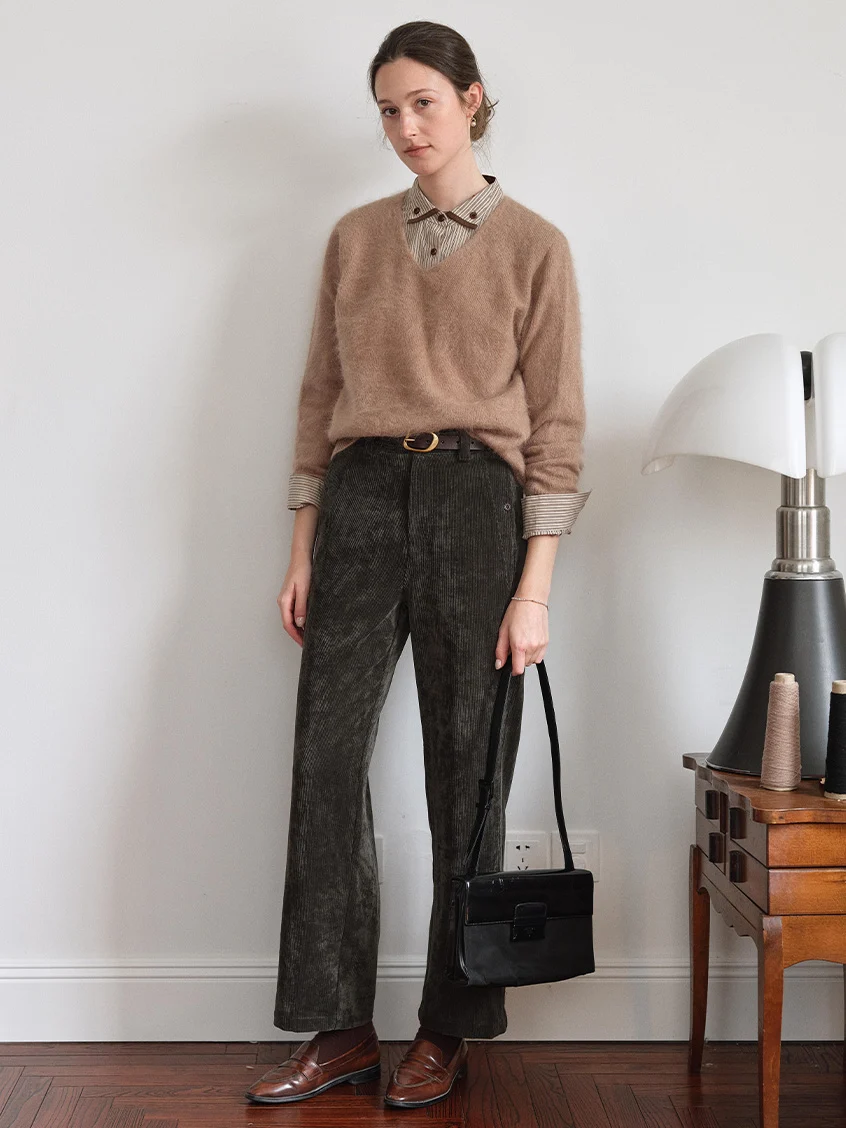 Alaiya V-Neck Lustrous Wool-Silk-Cashmere Sweater
