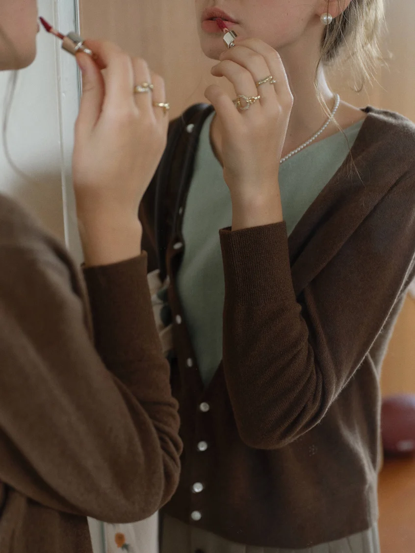 Sariah 100%Wool Pearl Button V-Neck Knit Sweater