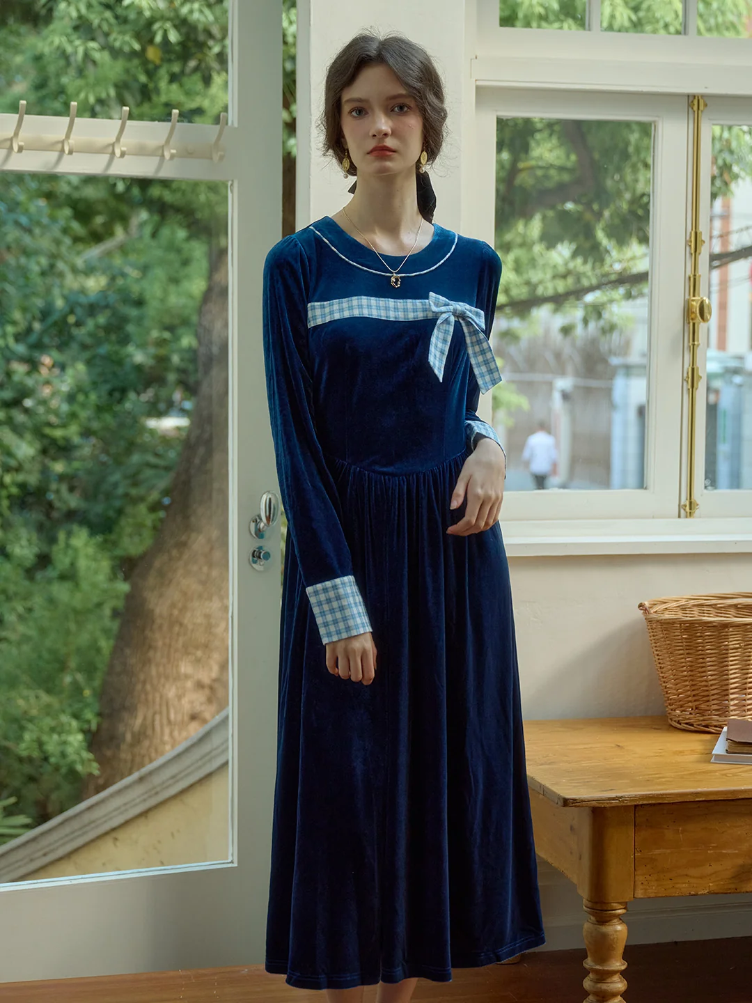 【Final Sale】Valerie Round Neck Bow Velvet Dress