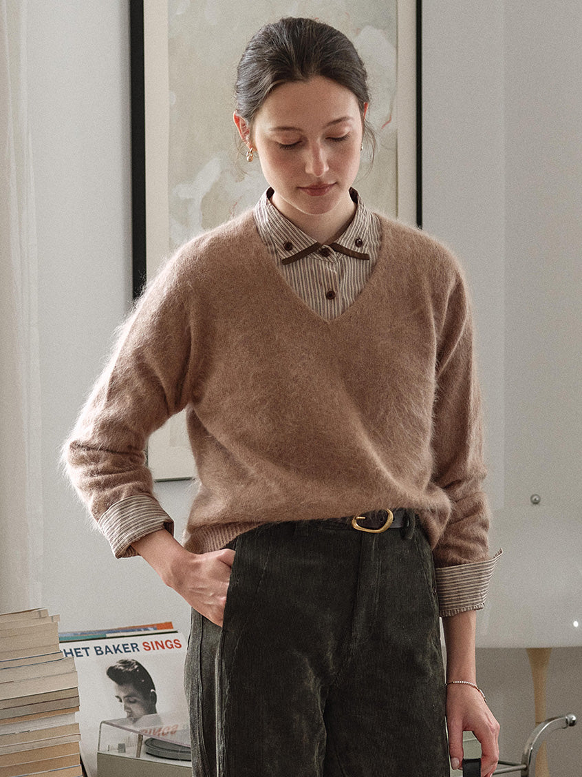 Alaiya V-Neck Lustrous Wool-Silk-Cashmere Sweater
