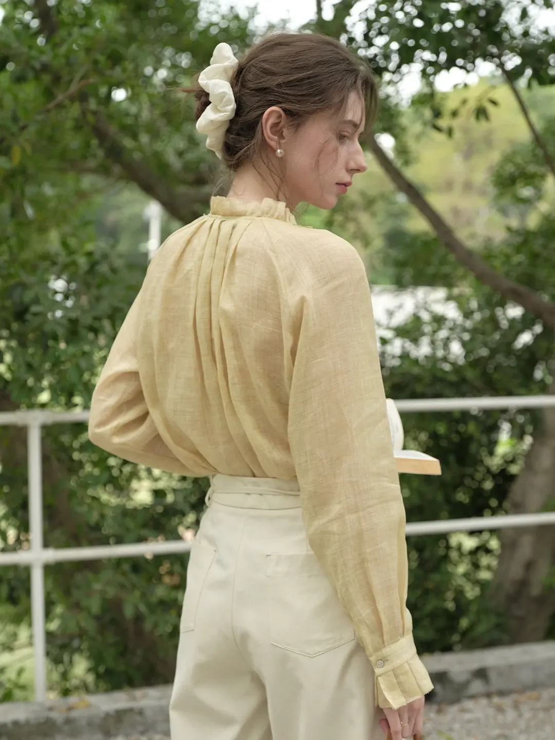 Aura Ruffle Collar Ramie Blouse