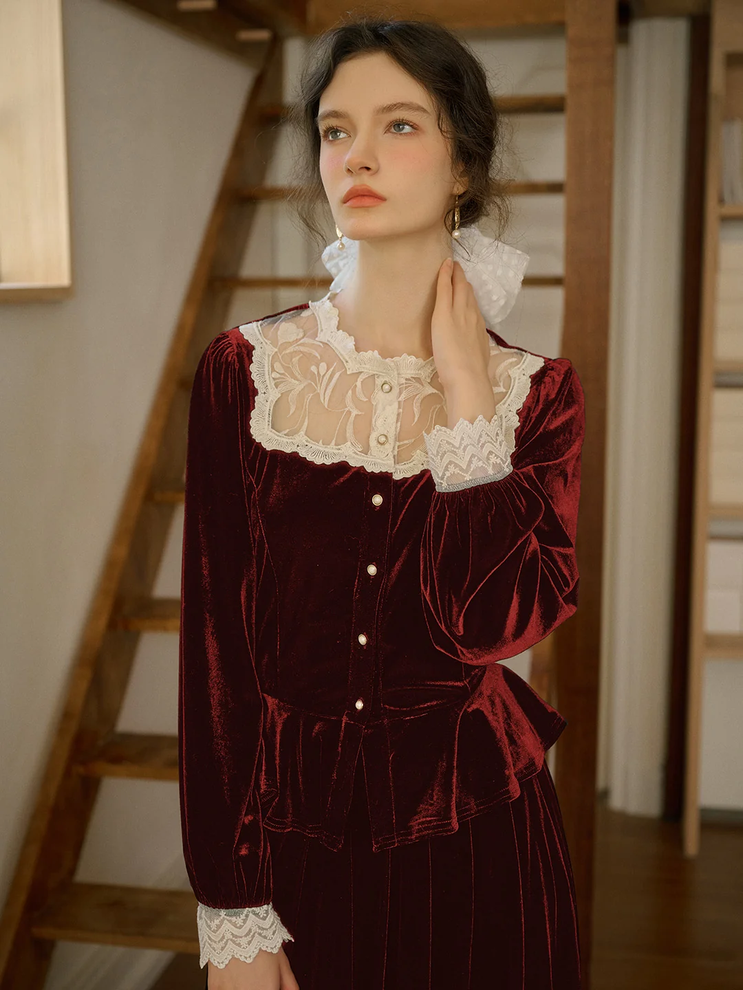 【Final Sale】Cynthia Elegant French Style Contrasting Lace Lapel Cuffs Lace Splicing Velvet Blouse - Red
