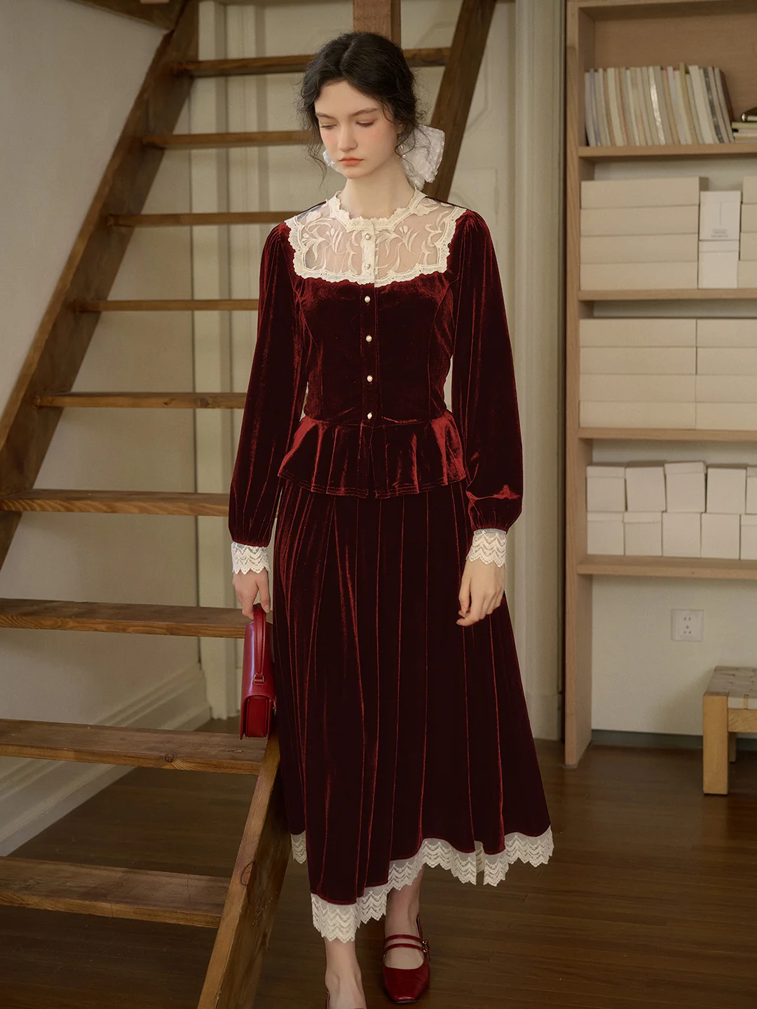 【Final Sale】Cynthia Elegant French Style Contrasting Lace Lapel Cuffs Lace Splicing Velvet Blouse - Red