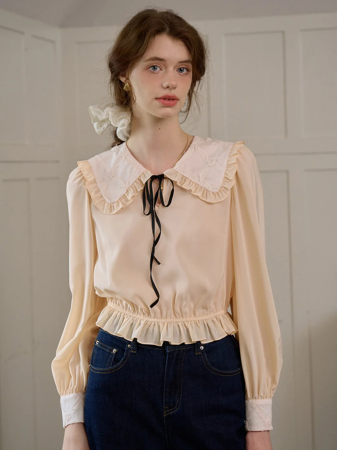 【Final Sale】Jolie Doll Collar Contrasting Lace-up Pleated Blouse
