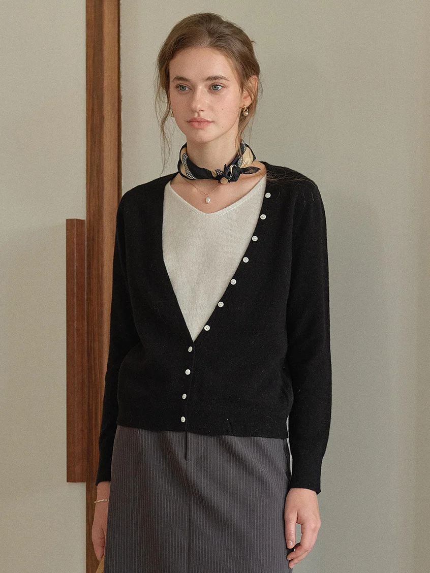 Sariah 100%Wool Pearl Button V-Neck Knit Sweater