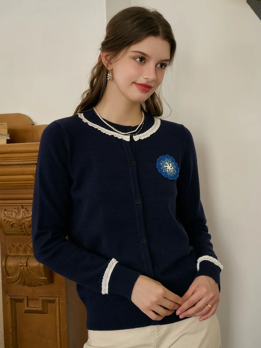 【Final Sale】Faye Women's Embroidered Color-Block Round Neck Cardigan