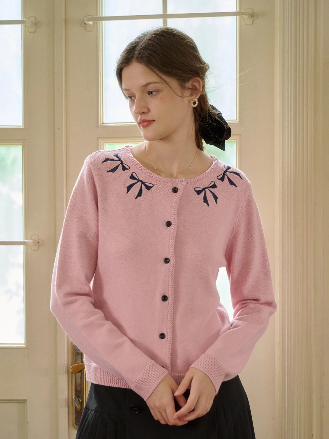 【Final Sale】Nyx Round Neck Contrasting Embroidery Bow Cardigan