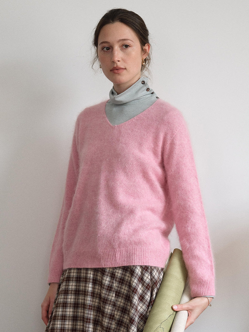 Alaiya V-Neck Lustrous Wool-Silk-Cashmere Sweater