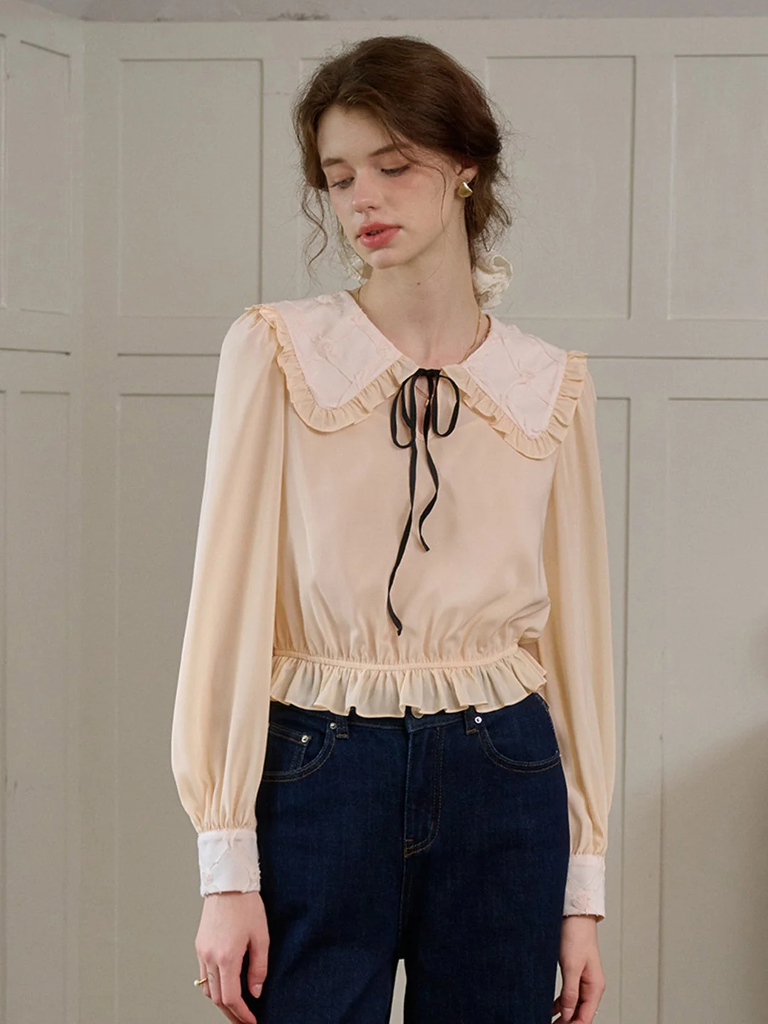 【Final Sale】Jolie Doll Collar Contrasting Lace-up Pleated Blouse