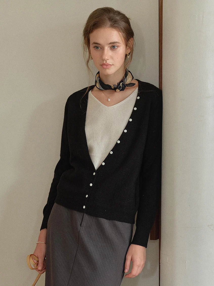 Sariah 100%Wool Pearl Button V-Neck Knit Sweater