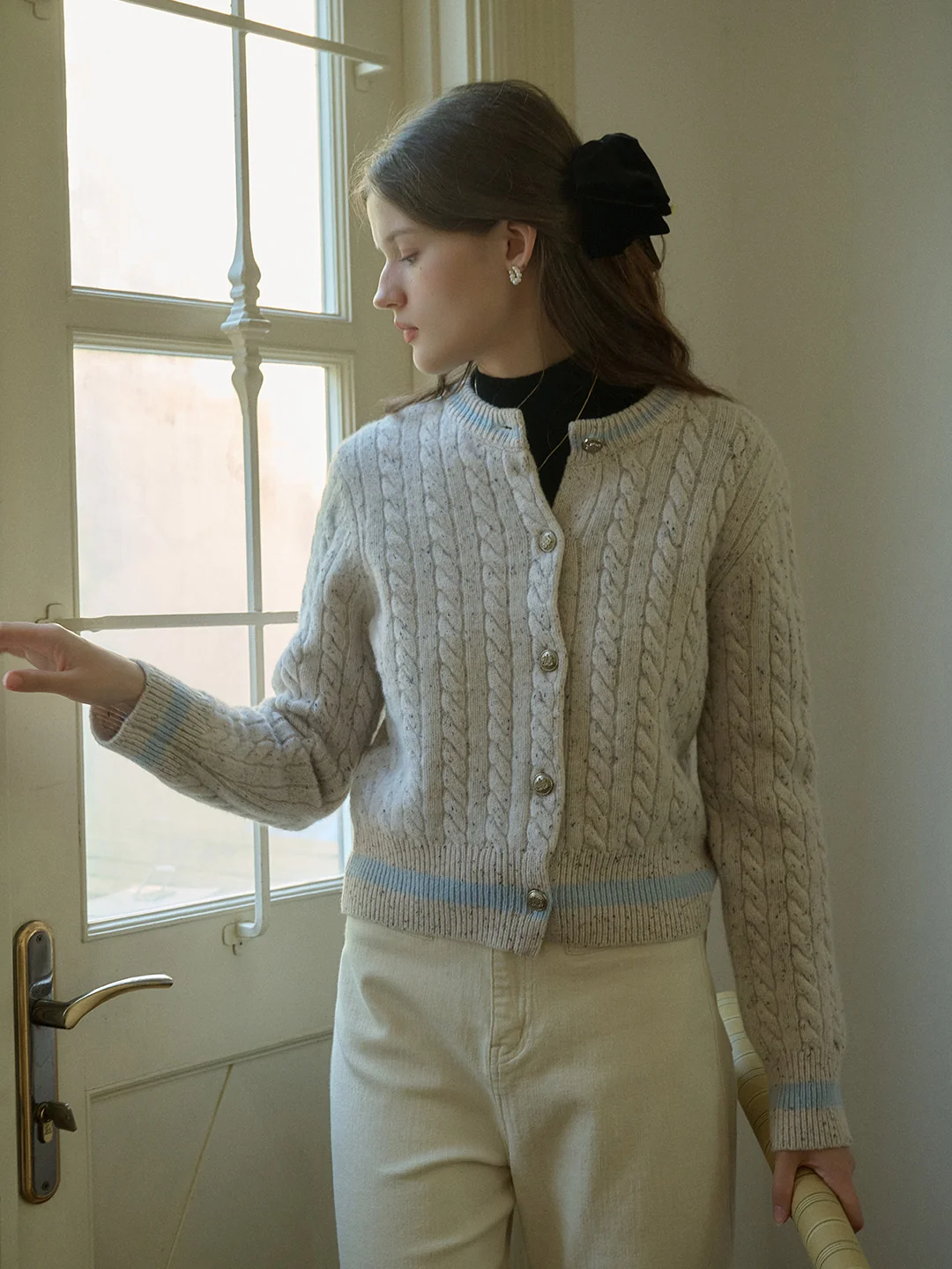 Leslie SR Logo Embroidery Crew Neck Contrast Striped 100% Wool Cardigan