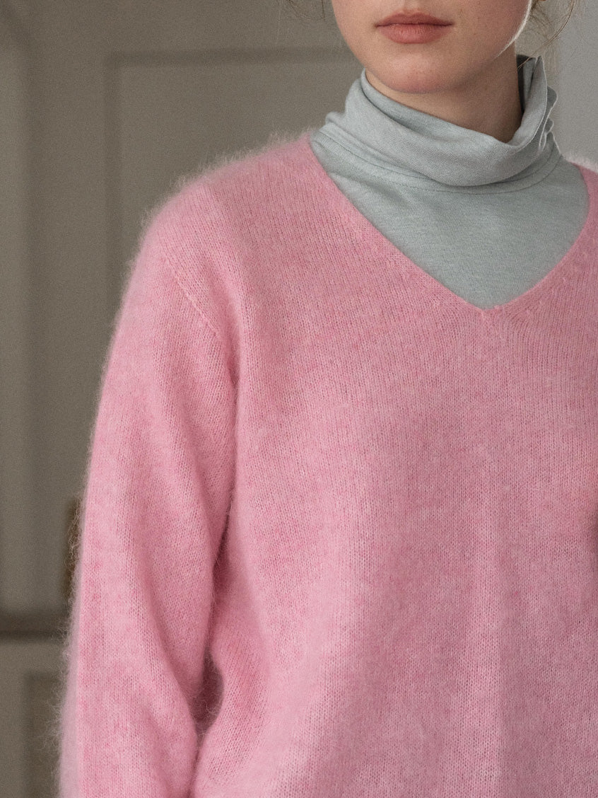 Alaiya V-Neck Lustrous Wool-Silk-Cashmere Sweater