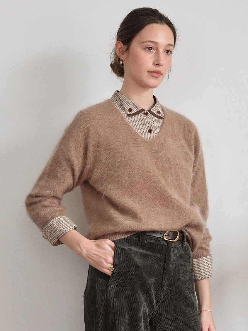 Alaiya V-Neck Lustrous Wool-Silk-Cashmere Sweater