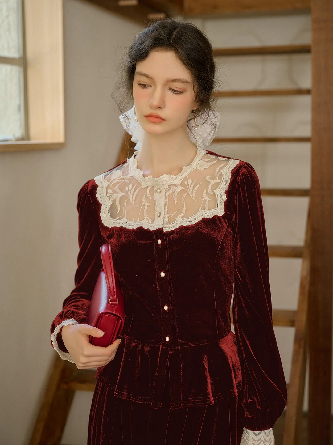 【Final Sale】Cynthia Elegant French Style Contrasting Lace Lapel Cuffs Lace Splicing Velvet Blouse - Red