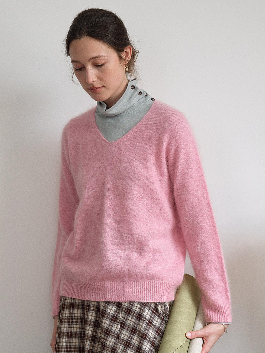 Alaiya V-Neck Lustrous Wool-Silk-Cashmere Sweater