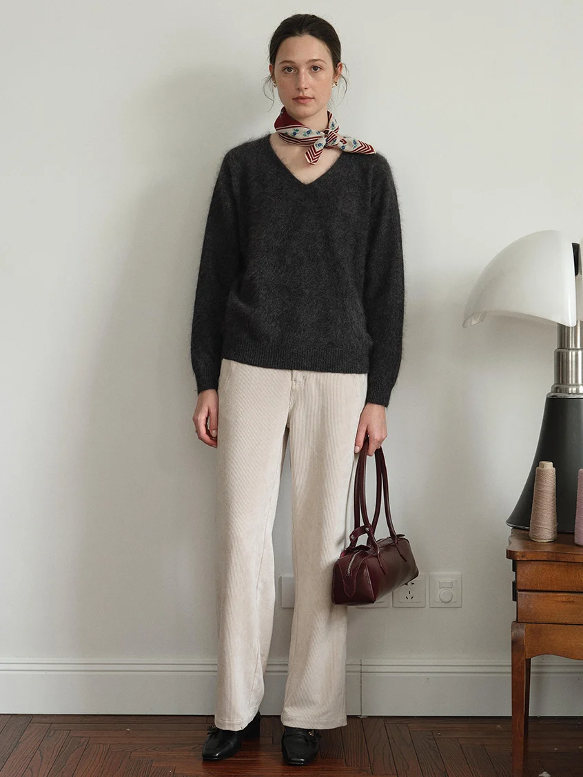 Alaiya V-Neck Lustrous Wool-Silk-Cashmere Sweater