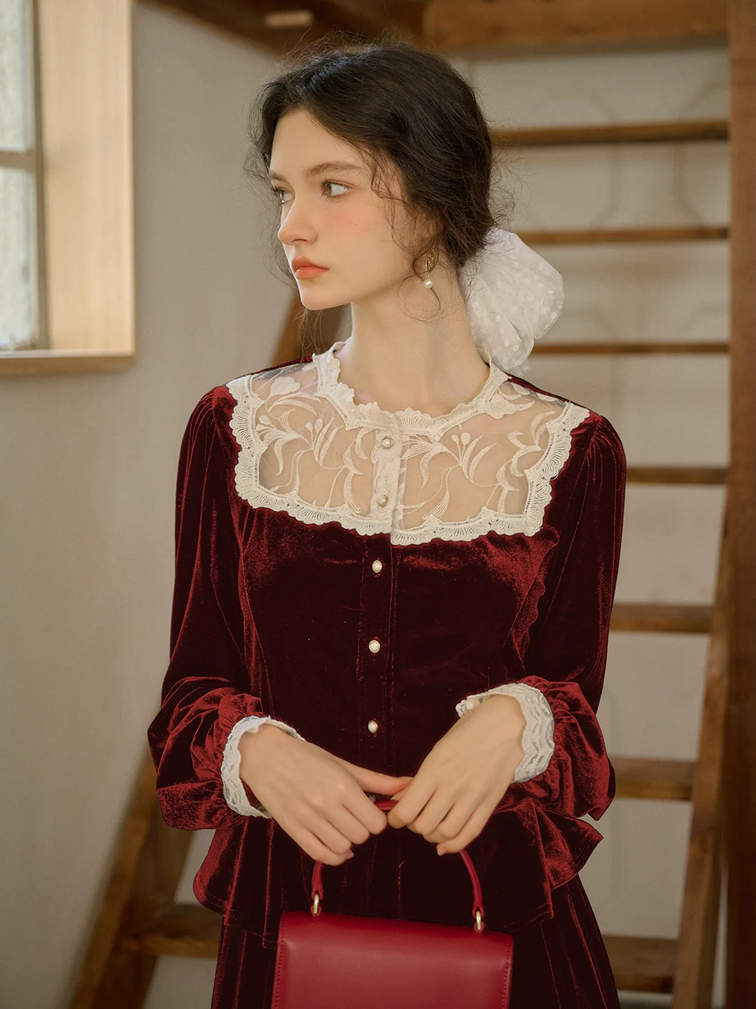 【Final Sale】Cynthia Elegant French Style Contrasting Lace Lapel Cuffs Lace Splicing Velvet Blouse - Red