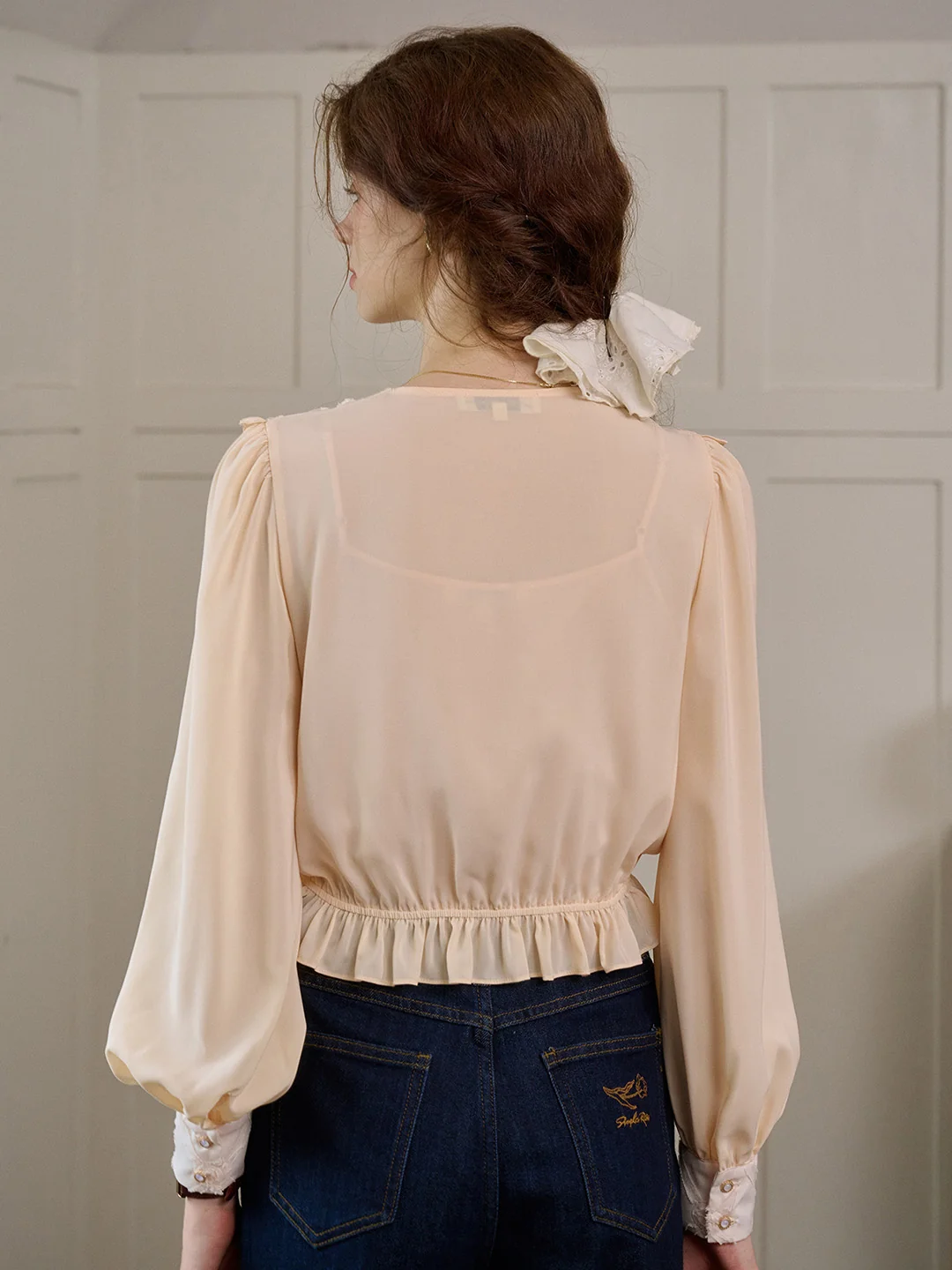 【Final Sale】Jolie Doll Collar Contrasting Lace-up Pleated Blouse