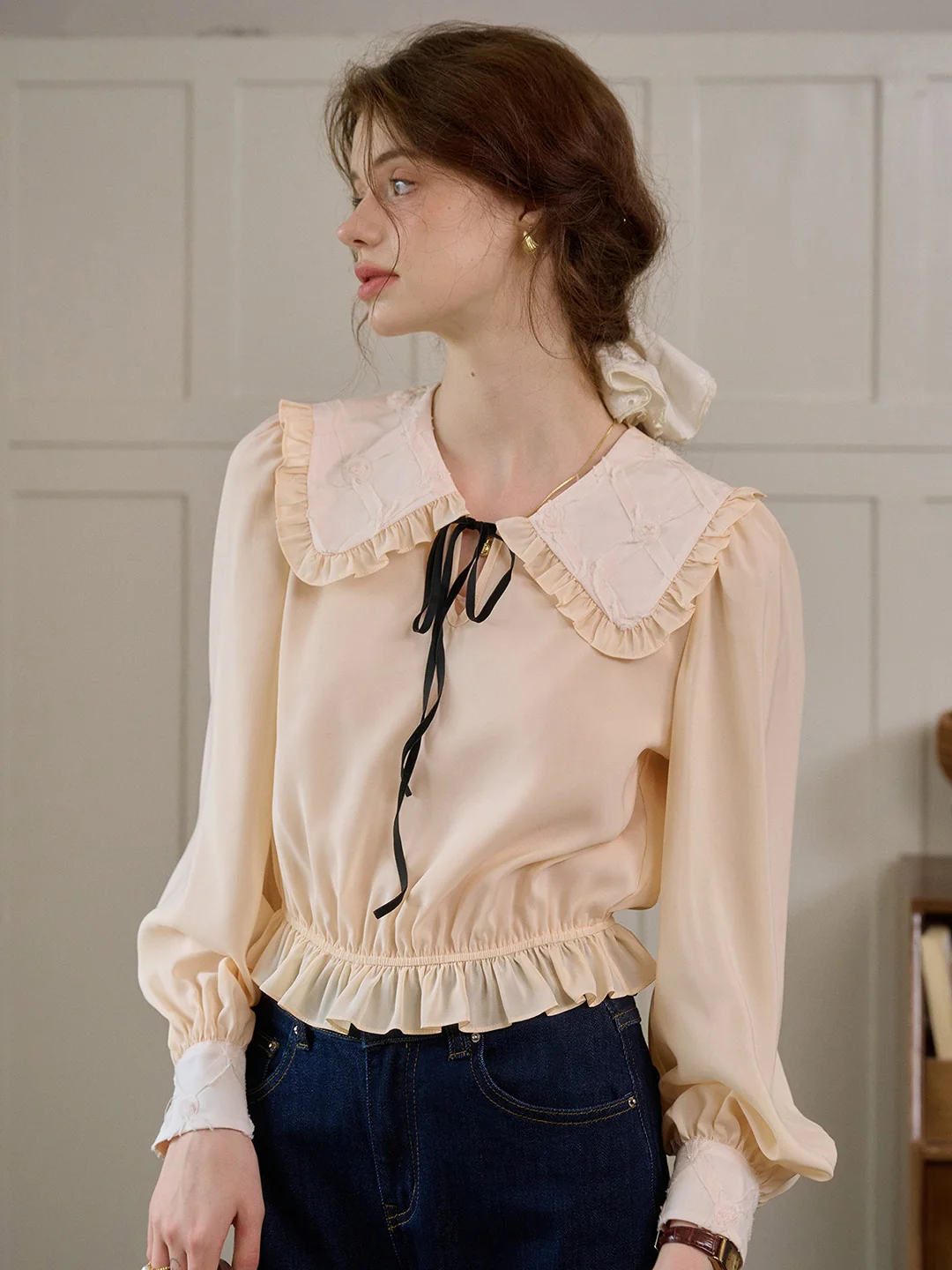 【Final Sale】Jolie Doll Collar Contrasting Lace-up Pleated Blouse
