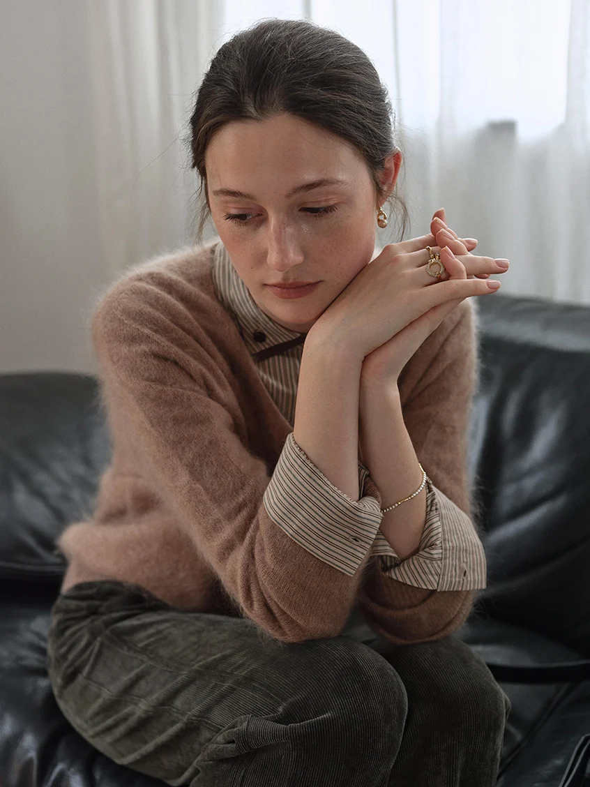 Alaiya V-Neck Lustrous Wool-Silk-Cashmere Sweater
